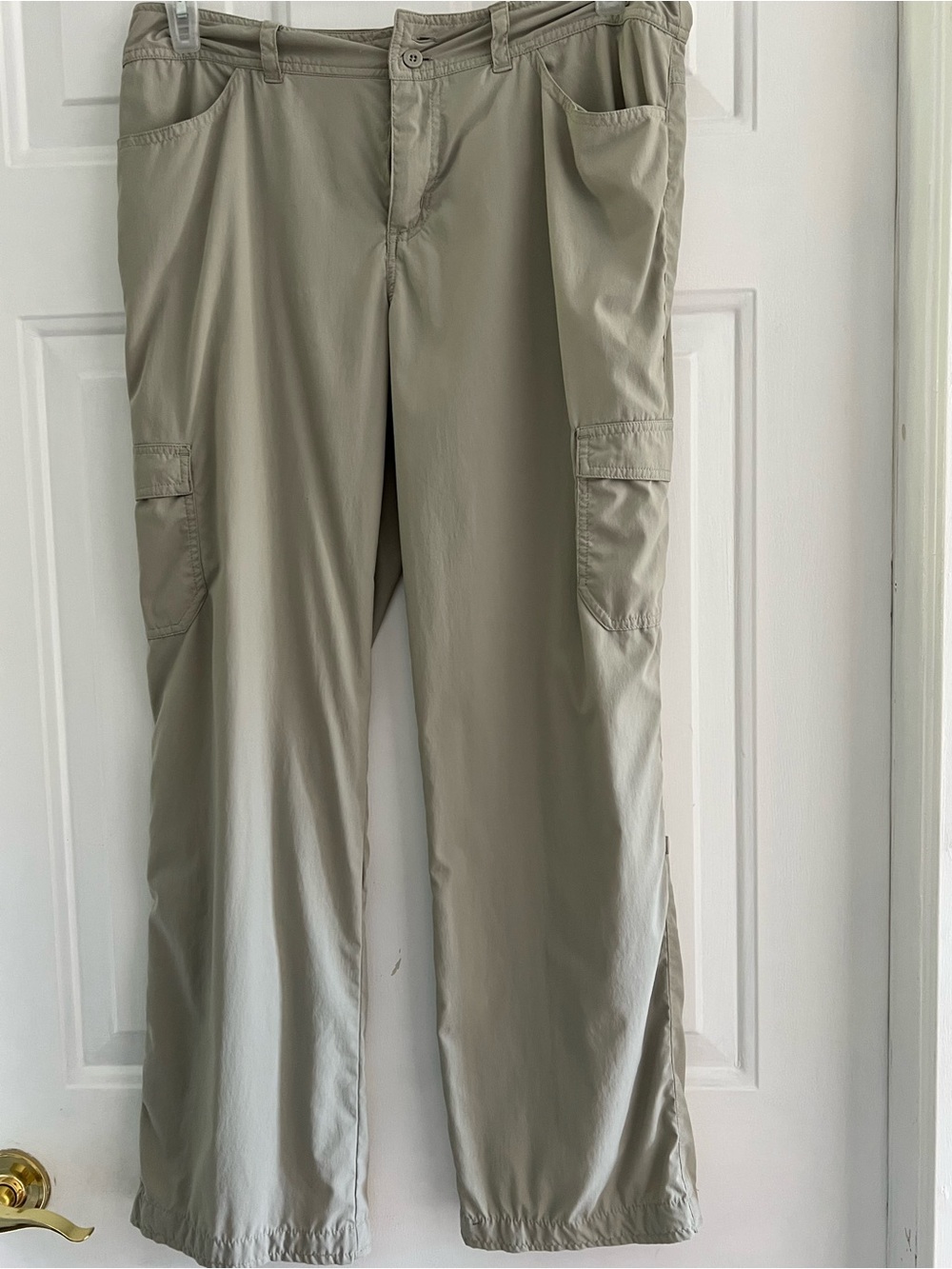Patagonia Women’s Cargo Pants in Light Khaki
